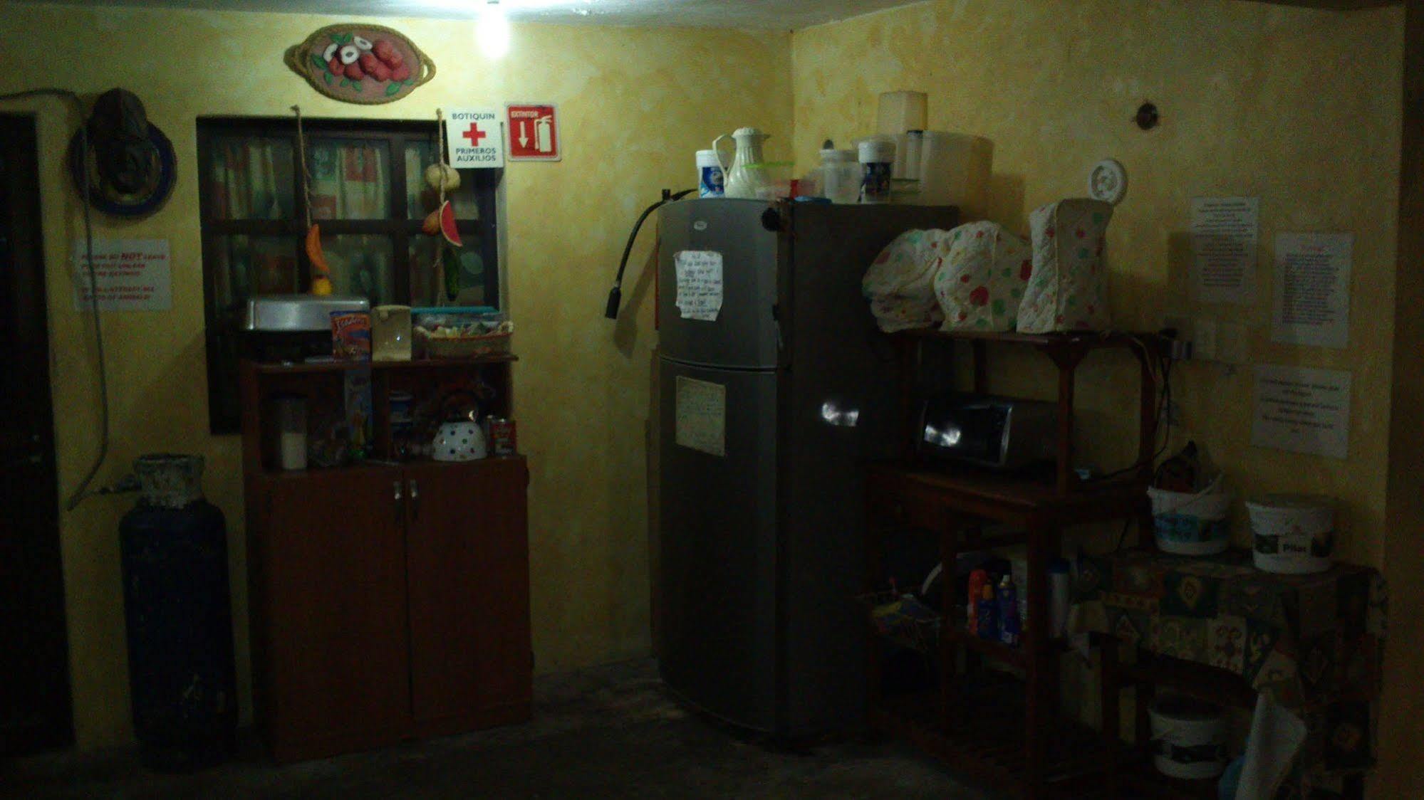 Amigos Hostel Косумель Экстерьер фото