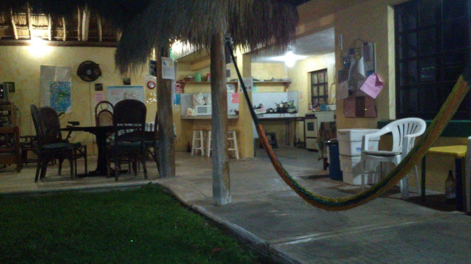 Amigos Hostel Косумель Экстерьер фото